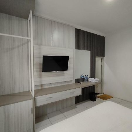 Hotel Syariah Selamat Сукабумі Екстер'єр фото