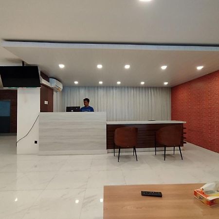 Hotel Syariah Selamat Сукабумі Екстер'єр фото