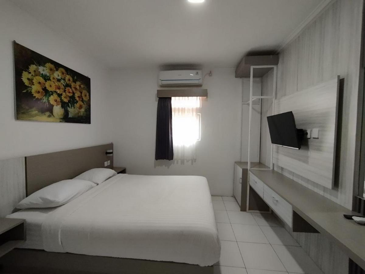 Hotel Syariah Selamat Сукабумі Екстер'єр фото