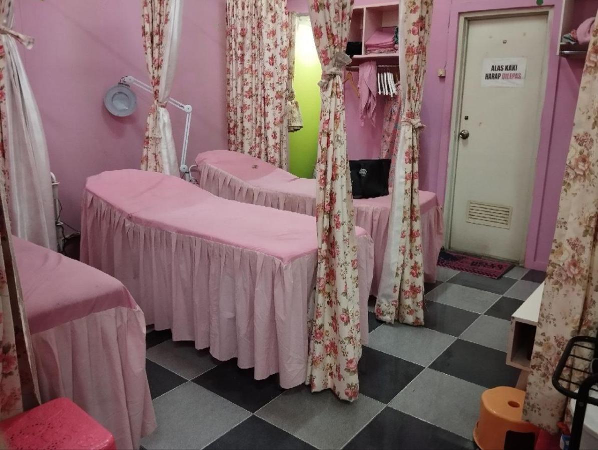 Hotel Syariah Selamat Сукабумі Екстер'єр фото