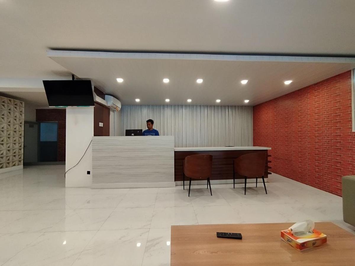 Hotel Syariah Selamat Сукабумі Екстер'єр фото